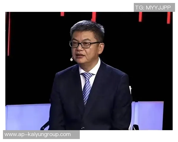 苏群点评卢指导末节不使用四名首发策略避免针对登哥的争议