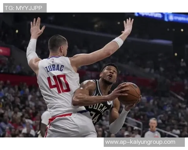 射手群火力全开布朗狂砍50分祖巴茨巧妙利用空间单打成功