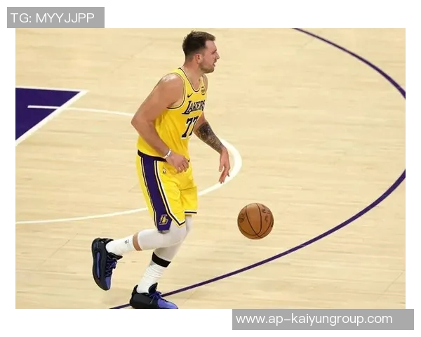 双星联手助力湖人逆袭东契奇与里夫斯同场净效率飙升至129